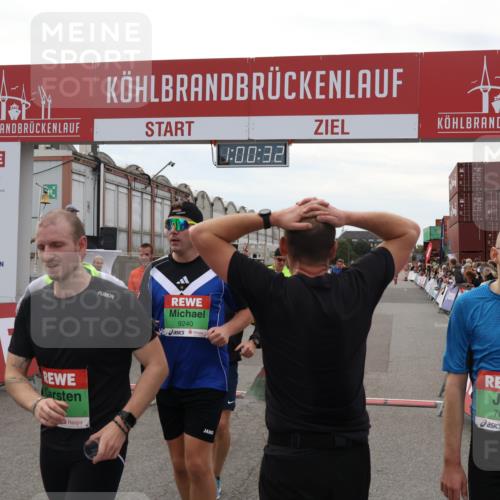 03.10.2025 - Köhlbrandbrückenlauf Julia Fischer http://msf.ph/oto/9026223 03.10.2025 16:00:32 Ziel 7027, 7105, 7116, 7202, 7276, 7287, 7301, 7327, 9188, 9189, 9240, 9391, 9491, 9717 meine-sportfotos.de