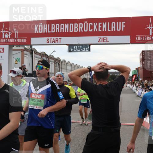 03.10.2025 - Köhlbrandbrückenlauf Julia Fischer http://msf.ph/oto/9026230 03.10.2025 16:00:33 Ziel 7027, 7105, 7116, 7202, 7287, 7301, 7327, 7818, 9188, 9189, 9240, 9391, 9491, 9717 meine-sportfotos.de