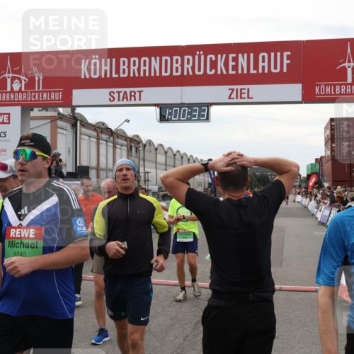 03.10.2025 - Köhlbrandbrückenlauf Julia Fischer http://msf.ph/oto/9026236 03.10.2025 16:00:33 Ziel 7027, 7105, 7116, 7202, 7287, 7301, 7327, 7818, 9188, 9189, 9240, 9391, 9491, 9717 meine-sportfotos.de