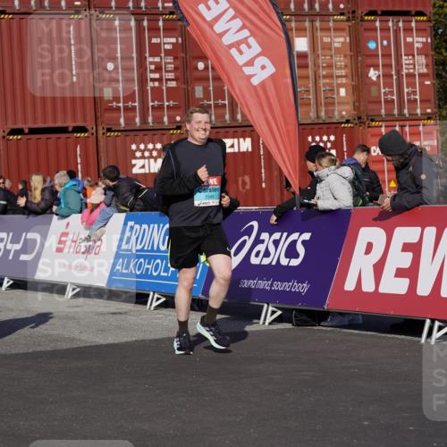 03.10.2025 - Köhlbrandbrückenlauf Michael Burmester http://msf.ph/oto/9026246 03.10.2025 10:29:46 Ziel 1552, 1704, 2047, 2286, 2348, 2624, 2633, 3256, 3729 meine-sportfotos.de