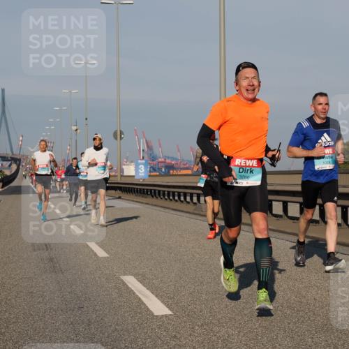 03.10.2025 - Köhlbrandbrückenlauf Fabian Wolf http://msf.ph/oto/9026255 03.10.2025 09:42:26 Position 3 3266, 1028 meine-sportfotos.de
