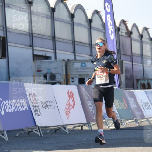 03.10.2025 - Köhlbrandbrückenlauf Luisa Fischer http://msf.ph/oto/9026262 03.10.2025 12:54:29 Ziel 4023, 4060, 4106 meine-sportfotos.de