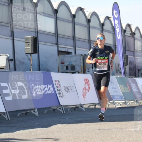 03.10.2025 - Köhlbrandbrückenlauf Luisa Fischer http://msf.ph/oto/9026266 03.10.2025 12:54:29 Ziel 4023, 4060, 4106 meine-sportfotos.de