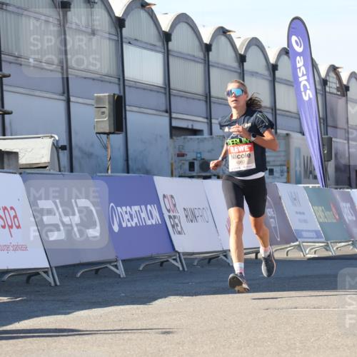 03.10.2025 - Köhlbrandbrückenlauf Luisa Fischer http://msf.ph/oto/9026270 03.10.2025 12:54:29 Ziel 4023, 4060, 4106 meine-sportfotos.de