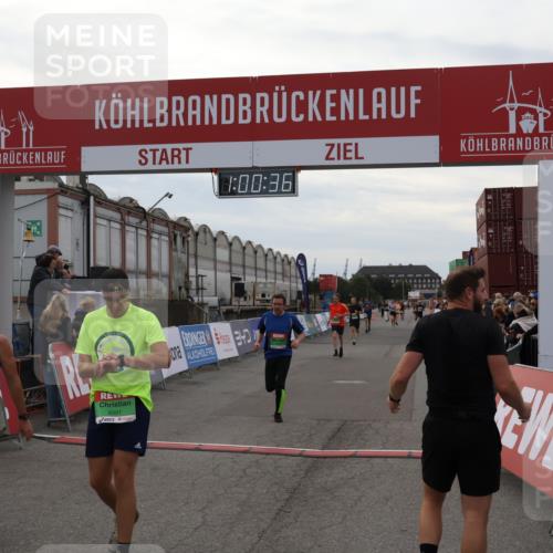 03.10.2025 - Köhlbrandbrückenlauf Julia Fischer http://msf.ph/oto/9026275 03.10.2025 16:00:36 Ziel 7027, 7116, 7202, 7287, 7327, 7818, 9188, 9189, 9240, 9391, 9491, 9568, 9717 meine-sportfotos.de