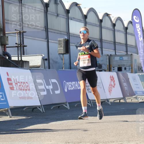 03.10.2025 - Köhlbrandbrückenlauf Luisa Fischer http://msf.ph/oto/9026278 03.10.2025 12:54:30 Ziel 4023, 4060, 4106, 4209 meine-sportfotos.de