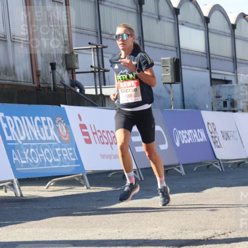 03.10.2025 - Köhlbrandbrückenlauf Luisa Fischer http://msf.ph/oto/9026285 03.10.2025 12:54:30 Ziel 4023, 4060, 4106, 4209 meine-sportfotos.de