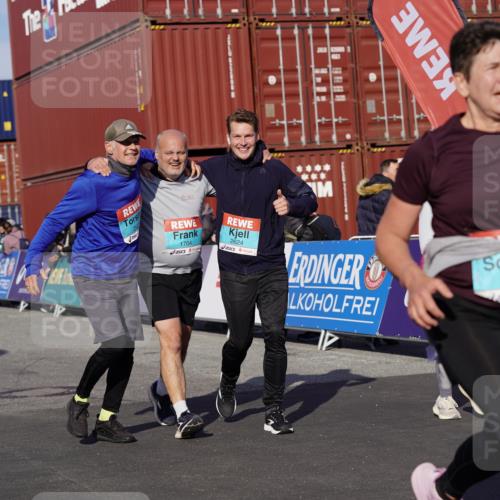 03.10.2025 - Köhlbrandbrückenlauf Michael Burmester http://msf.ph/oto/9026289 03.10.2025 10:29:49 Ziel 1552, 1589, 1704, 2047, 2286, 2348, 2624, 2633 meine-sportfotos.de