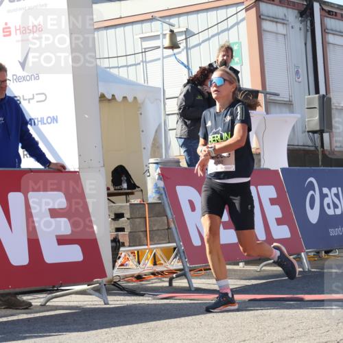 03.10.2025 - Köhlbrandbrückenlauf Luisa Fischer http://msf.ph/oto/9026308 03.10.2025 12:54:32 Ziel 4023, 4060, 4106, 4209 meine-sportfotos.de