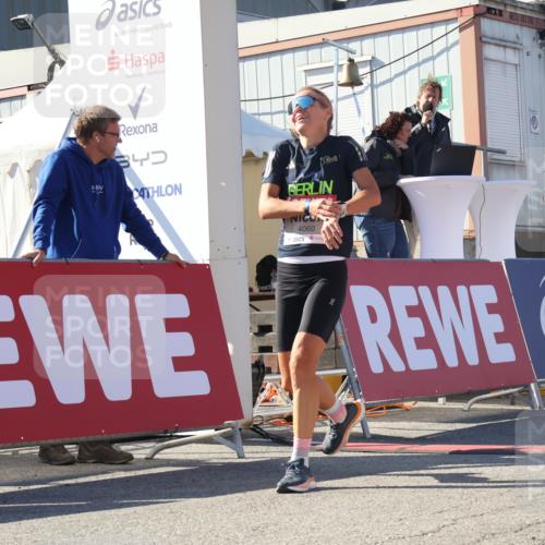 03.10.2025 - Köhlbrandbrückenlauf Luisa Fischer http://msf.ph/oto/9026313 03.10.2025 12:54:32 Ziel 4023, 4060, 4106, 4209 meine-sportfotos.de