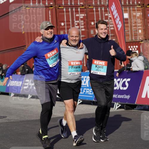 03.10.2025 - Köhlbrandbrückenlauf Michael Burmester http://msf.ph/oto/9026316 03.10.2025 10:29:49 Ziel 1552, 1589, 1704, 2047, 2286, 2348, 2624, 2633 meine-sportfotos.de