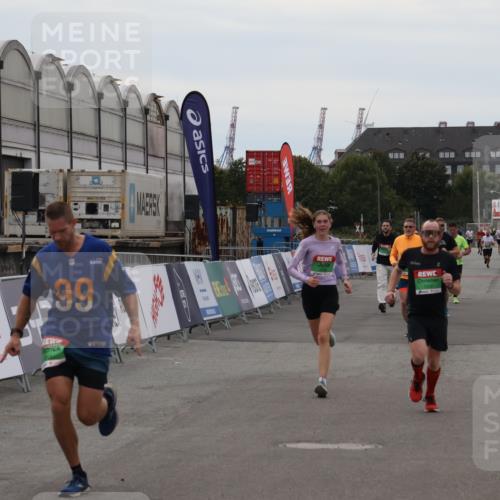 03.10.2025 - Köhlbrandbrückenlauf Julia Fischer http://msf.ph/oto/9026322 03.10.2025 16:00:43 Ziel 7189, 7259, 7287, 7327, 7584, 7600, 7818, 8811, 9568 meine-sportfotos.de
