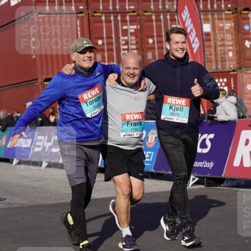 03.10.2025 - Köhlbrandbrückenlauf Michael Burmester http://msf.ph/oto/9026326 03.10.2025 10:29:49 Ziel 1552, 1589, 1704, 2047, 2286, 2348, 2624, 2633 meine-sportfotos.de