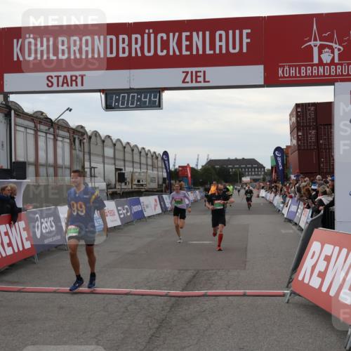 03.10.2025 - Köhlbrandbrückenlauf Julia Fischer http://msf.ph/oto/9026328 03.10.2025 16:00:44 Ziel 7189, 7259, 7327, 7561, 7584, 7600, 7818, 8811, 9568 meine-sportfotos.de