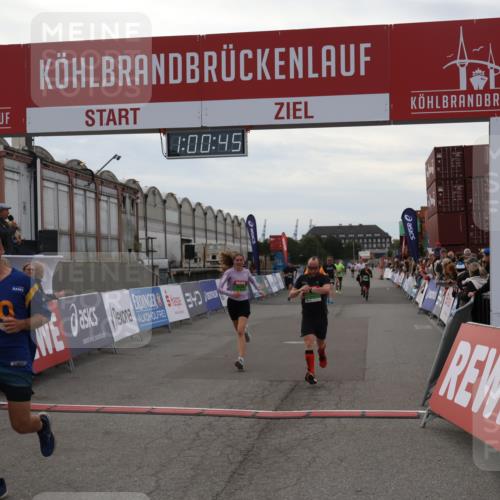 03.10.2025 - Köhlbrandbrückenlauf Julia Fischer http://msf.ph/oto/9026339 03.10.2025 16:00:45 Ziel 7189, 7259, 7327, 7561, 7584, 7600, 7818, 8811, 9568 meine-sportfotos.de