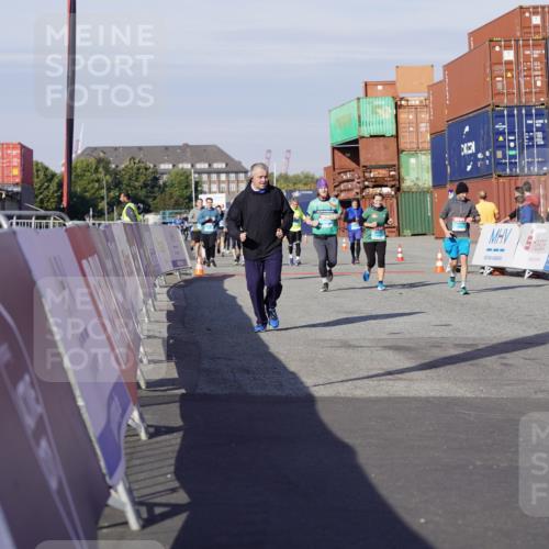 03.10.2025 - Köhlbrandbrückenlauf Michael Burmester http://msf.ph/oto/9026347 03.10.2025 10:29:53 Ziel 1589, 2280, 2286, 2863, 2864, 2865 meine-sportfotos.de