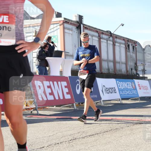 03.10.2025 - Köhlbrandbrückenlauf Luisa Fischer http://msf.ph/oto/9026358 03.10.2025 12:54:39 Ziel 4060, 4106, 4209, 6621, 6683 meine-sportfotos.de