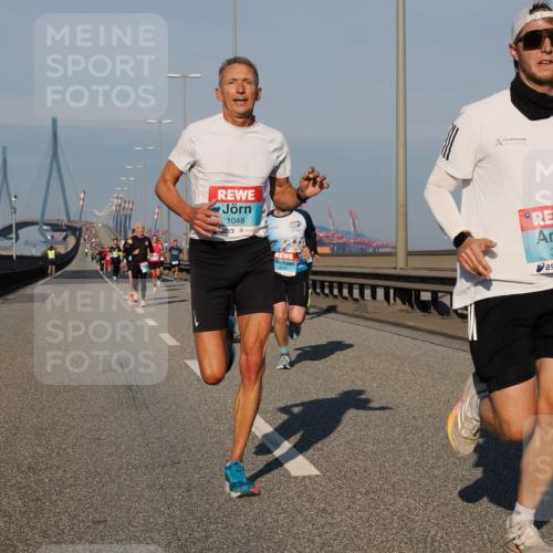03.10.2025 - Köhlbrandbrückenlauf Fabian Wolf http://msf.ph/oto/9026359 03.10.2025 09:42:30 Position 3 1048, 2879, 3494 meine-sportfotos.de