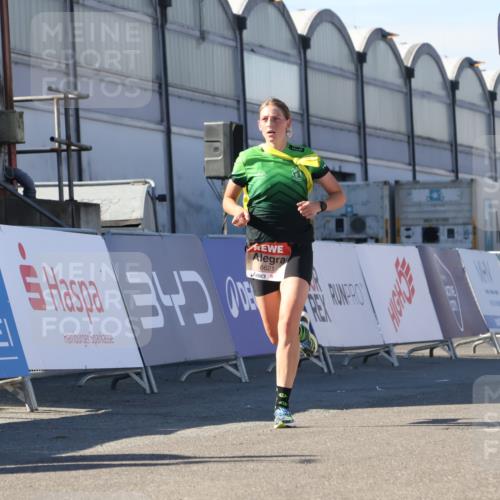 03.10.2025 - Köhlbrandbrückenlauf Luisa Fischer http://msf.ph/oto/9026363 03.10.2025 12:54:41 Ziel 4060, 4079, 4106, 4209, 6621, 6683 meine-sportfotos.de