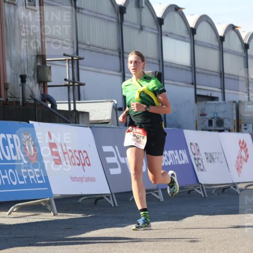 03.10.2025 - Köhlbrandbrückenlauf Luisa Fischer http://msf.ph/oto/9026366 03.10.2025 12:54:41 Ziel 4060, 4079, 4106, 4209, 6621, 6683 meine-sportfotos.de