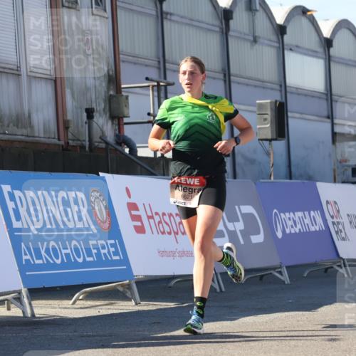 03.10.2025 - Köhlbrandbrückenlauf Luisa Fischer http://msf.ph/oto/9026370 03.10.2025 12:54:42 Ziel 4060, 4079, 4106, 4209, 6621, 6683 meine-sportfotos.de