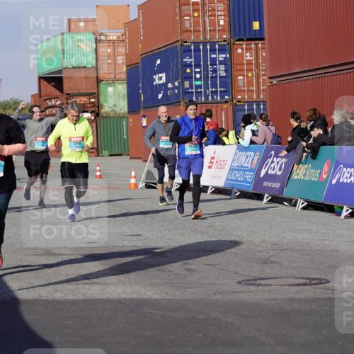 03.10.2025 - Köhlbrandbrückenlauf Michael Burmester http://msf.ph/oto/9026391 03.10.2025 10:30:01 Ziel 2067, 2092, 2112, 2280, 2325, 2326, 2863, 2864, 2865, 3607 meine-sportfotos.de