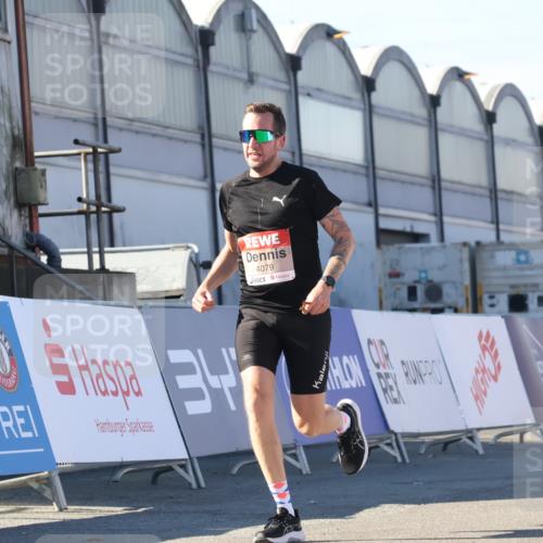 03.10.2025 - Köhlbrandbrückenlauf Luisa Fischer http://msf.ph/oto/9026393 03.10.2025 12:54:44 Ziel 4079, 4106, 4209, 6621, 6683 meine-sportfotos.de