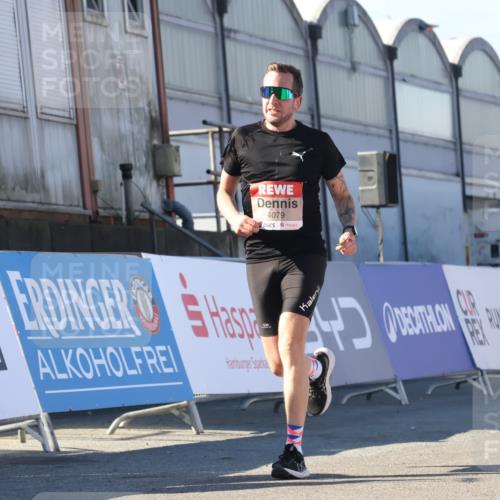 03.10.2025 - Köhlbrandbrückenlauf Luisa Fischer http://msf.ph/oto/9026396 03.10.2025 12:54:44 Ziel 4079, 4106, 4209, 6621, 6683 meine-sportfotos.de