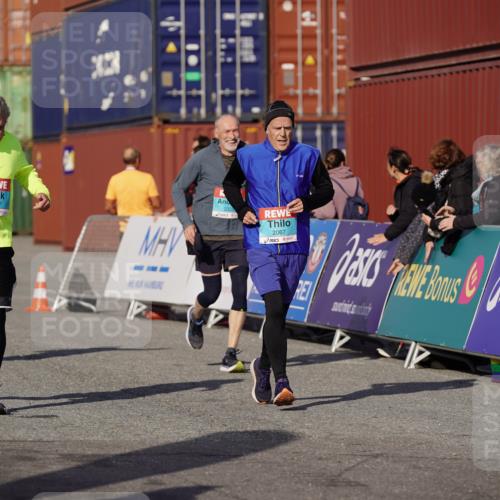 03.10.2025 - Köhlbrandbrückenlauf Michael Burmester http://msf.ph/oto/9026398 03.10.2025 10:30:02 Ziel 2067, 2092, 2112, 2280, 2325, 2326, 2763, 2863, 2864, 2865, 3607, 3819 meine-sportfotos.de