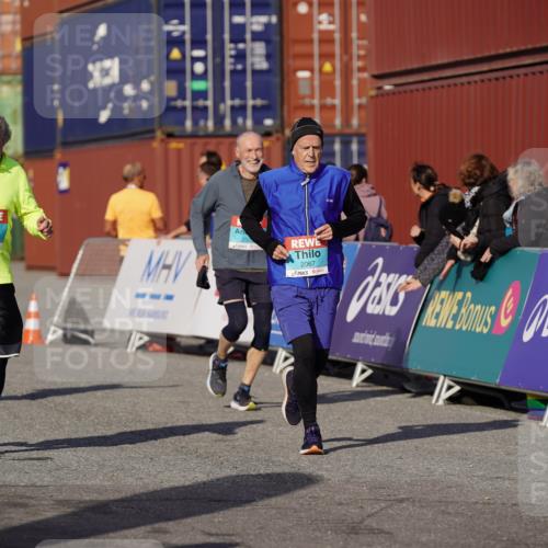 03.10.2025 - Köhlbrandbrückenlauf Michael Burmester http://msf.ph/oto/9026405 03.10.2025 10:30:02 Ziel 2067, 2092, 2112, 2280, 2325, 2326, 2763, 2863, 2864, 2865, 3607, 3819 meine-sportfotos.de