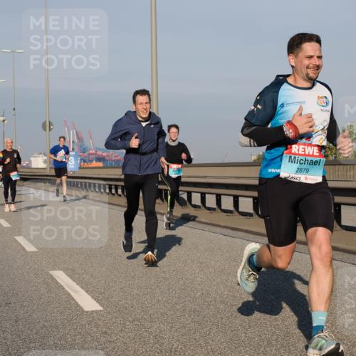 03.10.2025 - Köhlbrandbrückenlauf Fabian Wolf http://msf.ph/oto/9026422 03.10.2025 09:42:33 Position 3 2879 meine-sportfotos.de