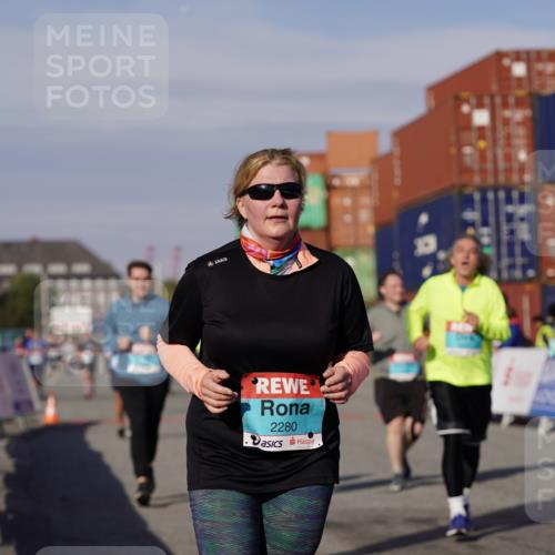 03.10.2025 - Köhlbrandbrückenlauf Michael Burmester http://msf.ph/oto/9026429 03.10.2025 10:30:03 Ziel 2067, 2092, 2112, 2280, 2325, 2326, 2763, 2863, 2864, 2865, 3607, 3819 meine-sportfotos.de