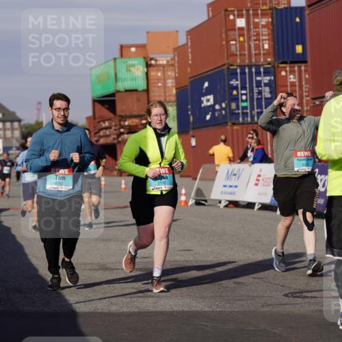03.10.2025 - Köhlbrandbrückenlauf Michael Burmester http://msf.ph/oto/9026439 03.10.2025 10:30:05 Ziel 2067, 2092, 2112, 2325, 2326, 2763, 3607, 3784, 3819 meine-sportfotos.de