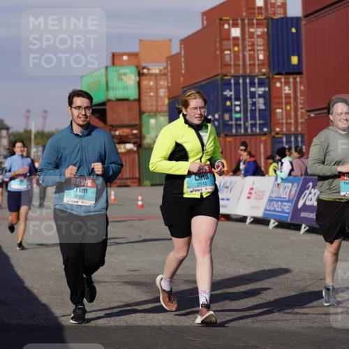 03.10.2025 - Köhlbrandbrückenlauf Michael Burmester http://msf.ph/oto/9026453 03.10.2025 10:30:06 Ziel 1358, 2067, 2092, 2112, 2325, 2326, 2763, 3607, 3784, 3819 meine-sportfotos.de
