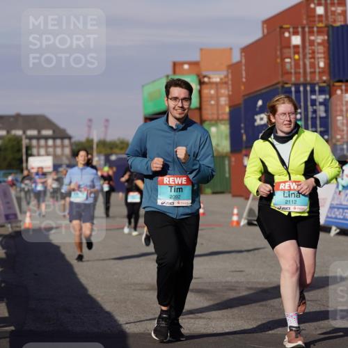 03.10.2025 - Köhlbrandbrückenlauf Michael Burmester http://msf.ph/oto/9026460 03.10.2025 10:30:06 Ziel 1358, 2067, 2092, 2112, 2325, 2326, 2763, 3607, 3784, 3819 meine-sportfotos.de