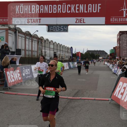 03.10.2025 - Köhlbrandbrückenlauf Julia Fischer http://msf.ph/oto/9026461 03.10.2025 16:00:54 Ziel 7189, 7223, 7259, 7522, 7561, 7584, 7600, 8676, 8811, 8883, 8940, 9736 meine-sportfotos.de