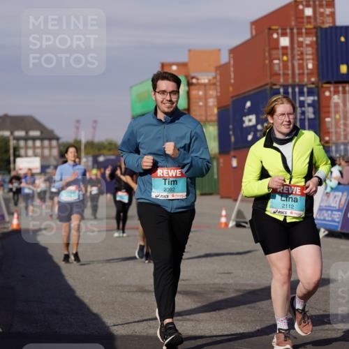 03.10.2025 - Köhlbrandbrückenlauf Michael Burmester http://msf.ph/oto/9026467 03.10.2025 10:30:06 Ziel 1358, 2067, 2092, 2112, 2325, 2326, 2763, 3607, 3784, 3819 meine-sportfotos.de