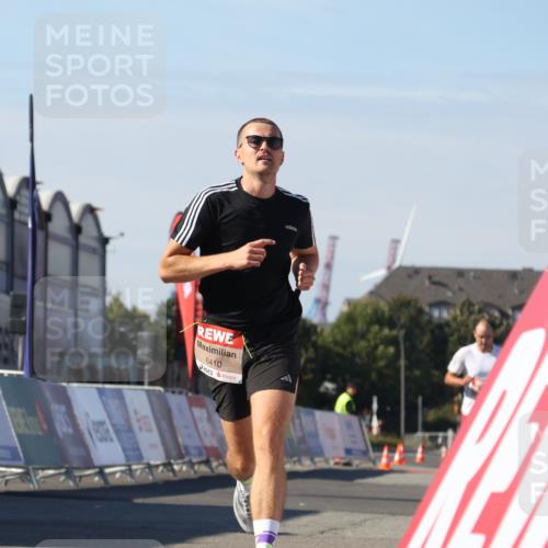 03.10.2025 - Köhlbrandbrückenlauf Luisa Fischer http://msf.ph/oto/9026483 03.10.2025 12:55:05 Ziel 5765, 6410 meine-sportfotos.de