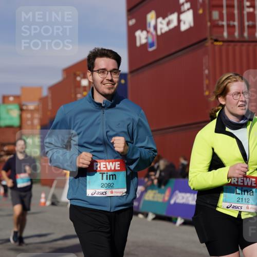 03.10.2025 - Köhlbrandbrückenlauf Michael Burmester http://msf.ph/oto/9026487 03.10.2025 10:30:08 Ziel 1358, 2067, 2092, 2112, 2325, 2326, 2763, 3607, 3784, 3819 meine-sportfotos.de