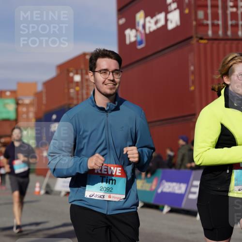 03.10.2025 - Köhlbrandbrückenlauf Michael Burmester http://msf.ph/oto/9026491 03.10.2025 10:30:08 Ziel 1358, 2067, 2092, 2112, 2325, 2326, 2763, 3607, 3784, 3819 meine-sportfotos.de