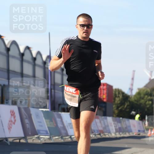 03.10.2025 - Köhlbrandbrückenlauf Luisa Fischer http://msf.ph/oto/9026493 03.10.2025 12:55:06 Ziel 5765, 6410 meine-sportfotos.de