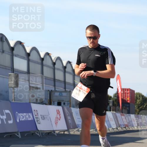 03.10.2025 - Köhlbrandbrückenlauf Luisa Fischer http://msf.ph/oto/9026497 03.10.2025 12:55:06 Ziel 5765, 6410 meine-sportfotos.de