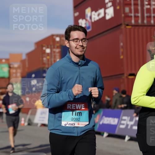 03.10.2025 - Köhlbrandbrückenlauf Michael Burmester http://msf.ph/oto/9026499 03.10.2025 10:30:08 Ziel 1358, 2067, 2092, 2112, 2325, 2326, 2763, 3607, 3784, 3819 meine-sportfotos.de