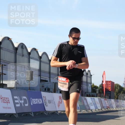 03.10.2025 - Köhlbrandbrückenlauf Luisa Fischer http://msf.ph/oto/9026501 03.10.2025 12:55:07 Ziel 5765, 6130, 6410 meine-sportfotos.de