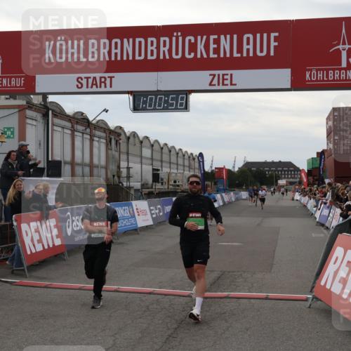 03.10.2025 - Köhlbrandbrückenlauf Julia Fischer http://msf.ph/oto/9026510 03.10.2025 16:00:58 Ziel 7223, 7294, 7522, 7561, 7584, 7600, 8676, 8883, 8940, 9736 meine-sportfotos.de