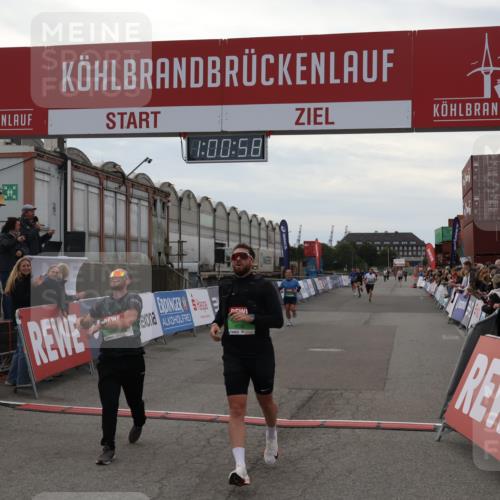 03.10.2025 - Köhlbrandbrückenlauf Julia Fischer http://msf.ph/oto/9026514 03.10.2025 16:00:59 Ziel 7223, 7294, 7522, 7561, 7584, 7600, 8676, 8883, 8940, 9736 meine-sportfotos.de
