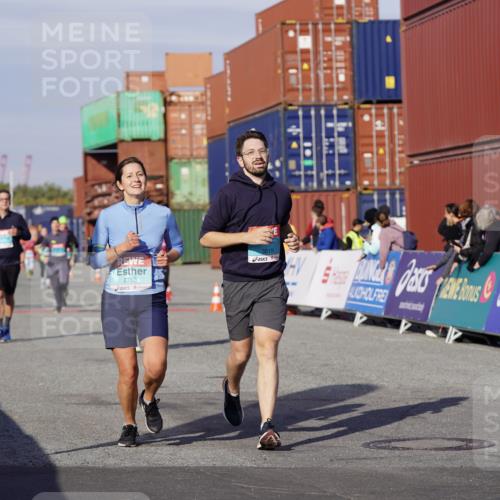03.10.2025 - Köhlbrandbrückenlauf Michael Burmester http://msf.ph/oto/9026515 03.10.2025 10:30:09 Ziel 1358, 2067, 2092, 2112, 2325, 2326, 2763, 3607, 3784, 3819 meine-sportfotos.de