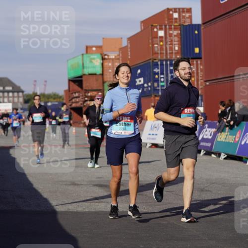 03.10.2025 - Köhlbrandbrückenlauf Michael Burmester http://msf.ph/oto/9026522 03.10.2025 10:30:10 Ziel 1358, 2325, 2326, 2763, 3657, 3784, 3819 meine-sportfotos.de