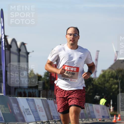 03.10.2025 - Köhlbrandbrückenlauf Luisa Fischer http://msf.ph/oto/9026527 03.10.2025 12:55:10 Ziel 5765, 6130, 6410 meine-sportfotos.de