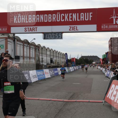 03.10.2025 - Köhlbrandbrückenlauf Julia Fischer http://msf.ph/oto/9026528 03.10.2025 16:01:00 Ziel 7223, 7294, 7396, 7522, 7561, 8676, 8883, 8940, 9736 meine-sportfotos.de